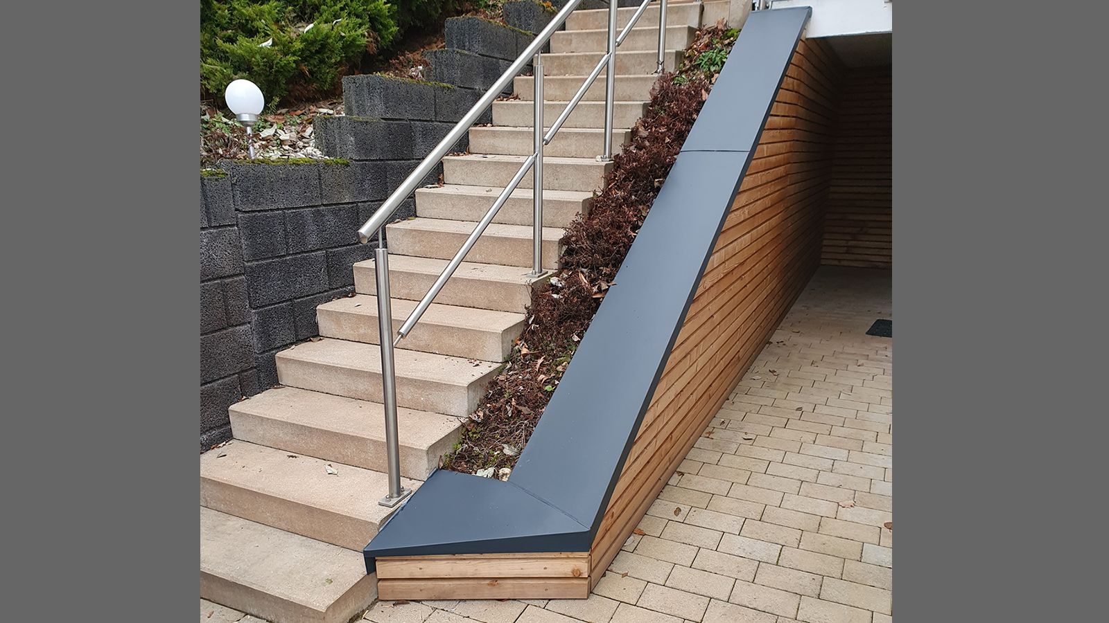 Mauerabdeckung - farblich angepasst